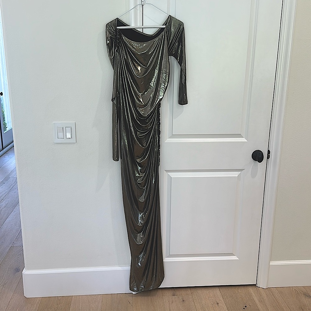 UNTTLD
Platine Dimitra Gathered Metallic Gown